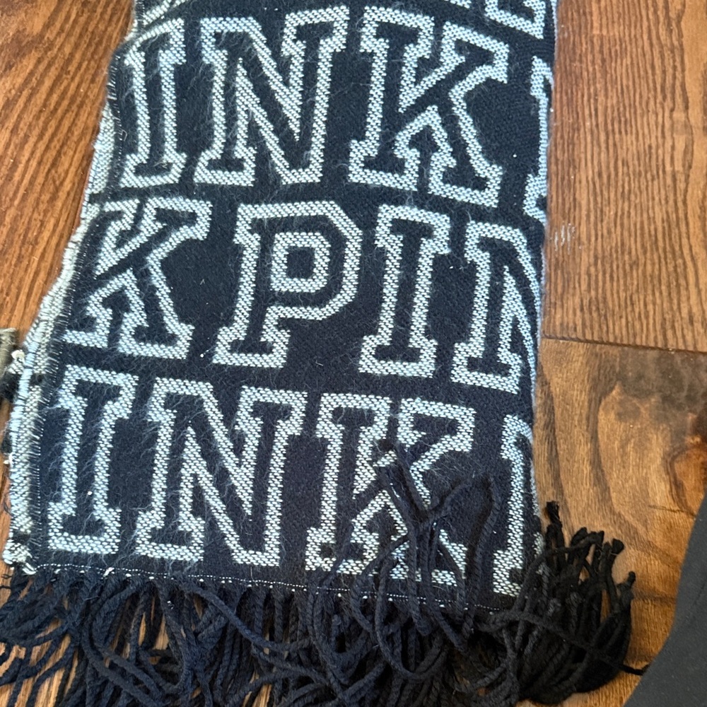 🎀 Victoria's Secret PINK Scarf 🎀